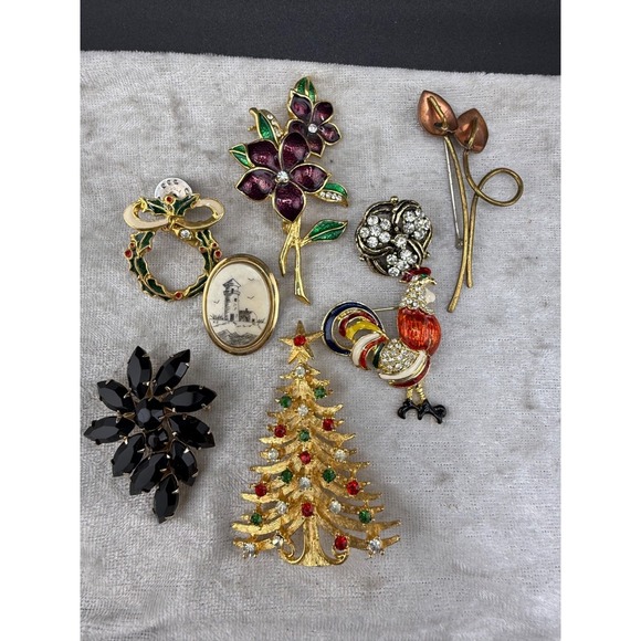 Estate Jewelry - Vintage Gold Tone Brooch Lot Flower‎ Lighthouse Chicken Christmas